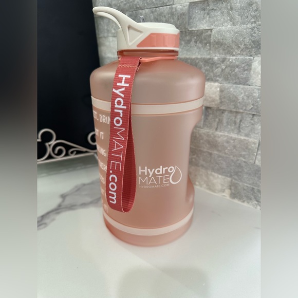 64 OZ WATER BOTTLE WITH STRAW ROSE GOLD - Picture 3 of 4